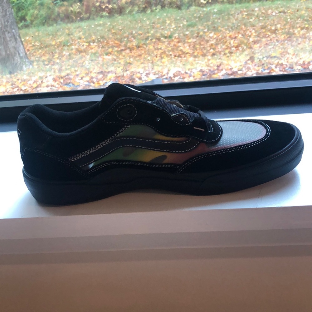 Mens Vans Wayvee sneakers. Size 11. NWT